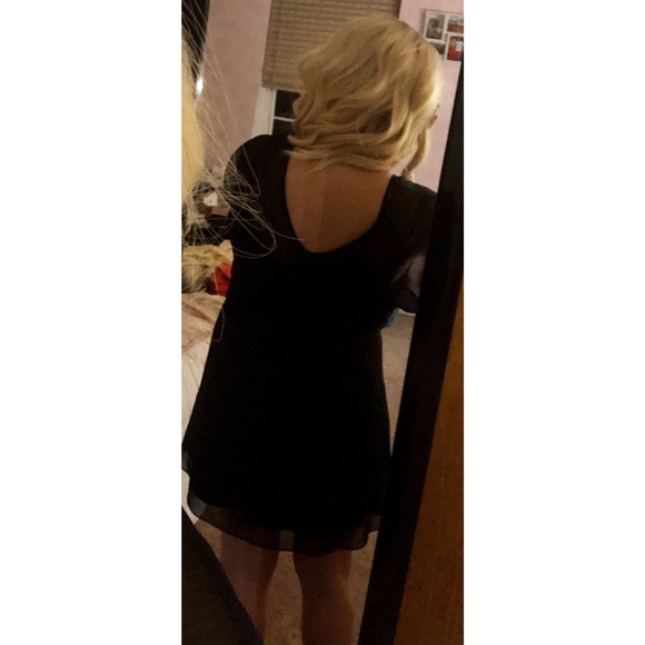 ✨MAKE OFFER✨Express Medium V-neck Mini Black Dress - Picture 5 of 8